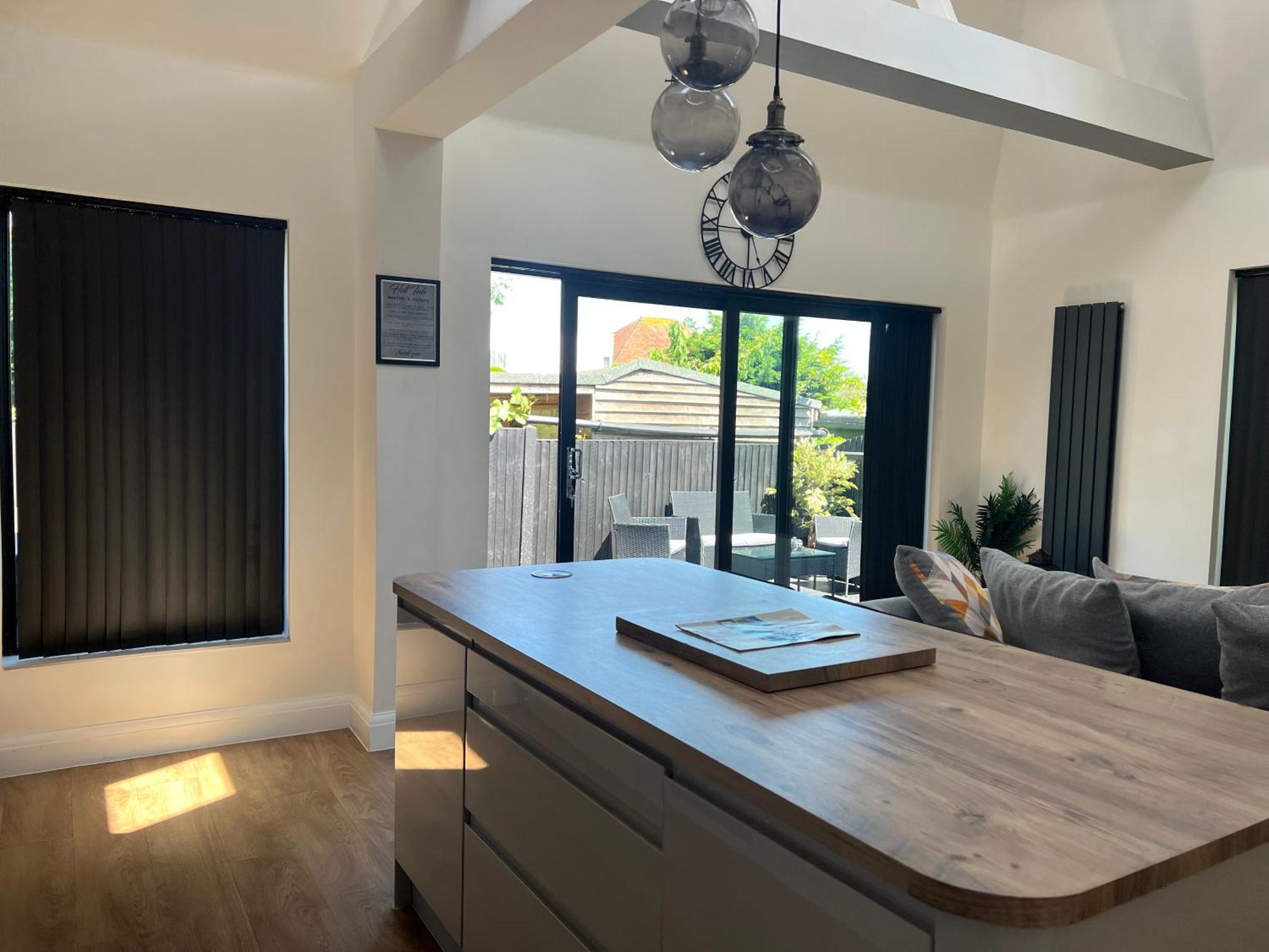 The Broadway Beach House With Hot Tub Herne Bay Exterior photo