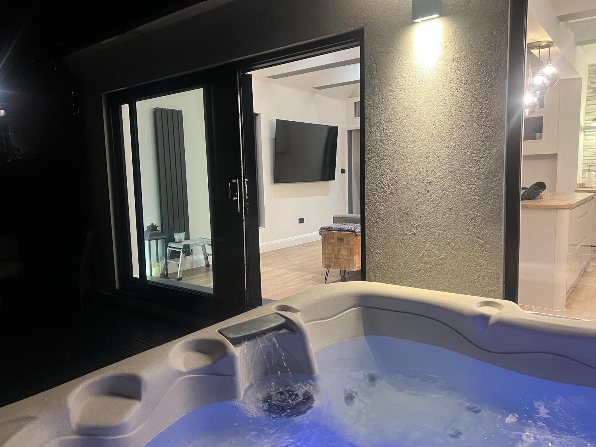 The Broadway Beach House With Hot Tub Herne Bay Exterior photo