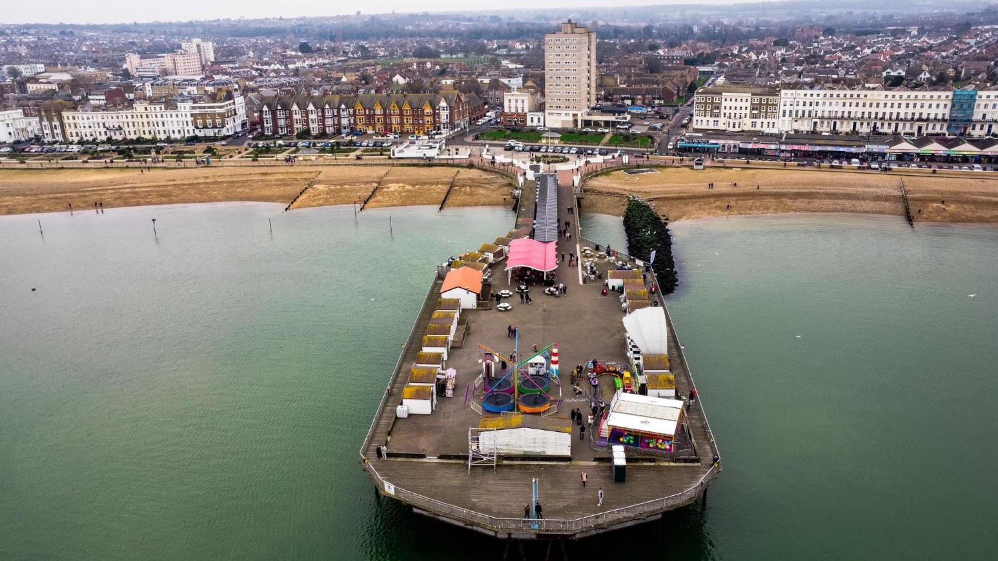 The Broadway Beach House With Hot Tub Herne Bay Exterior photo